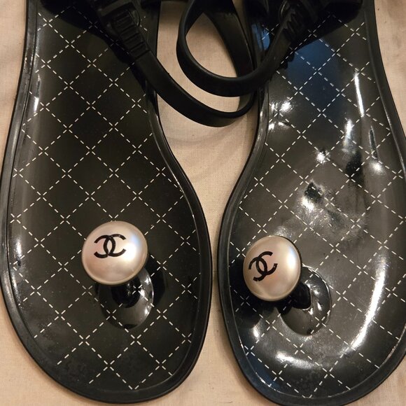 Chanel Black Rubber Quilted Sandals with Pearl CC Logo Thong - Picture 1 of 9